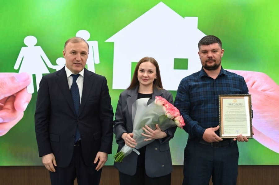 Унэ ащэфынэу сертификатхэр аратыгъэх
